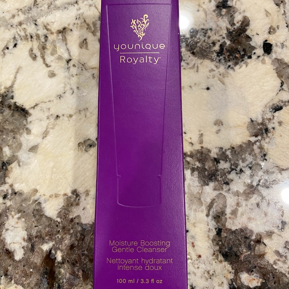 Younique Moisture Boosting Cleanser